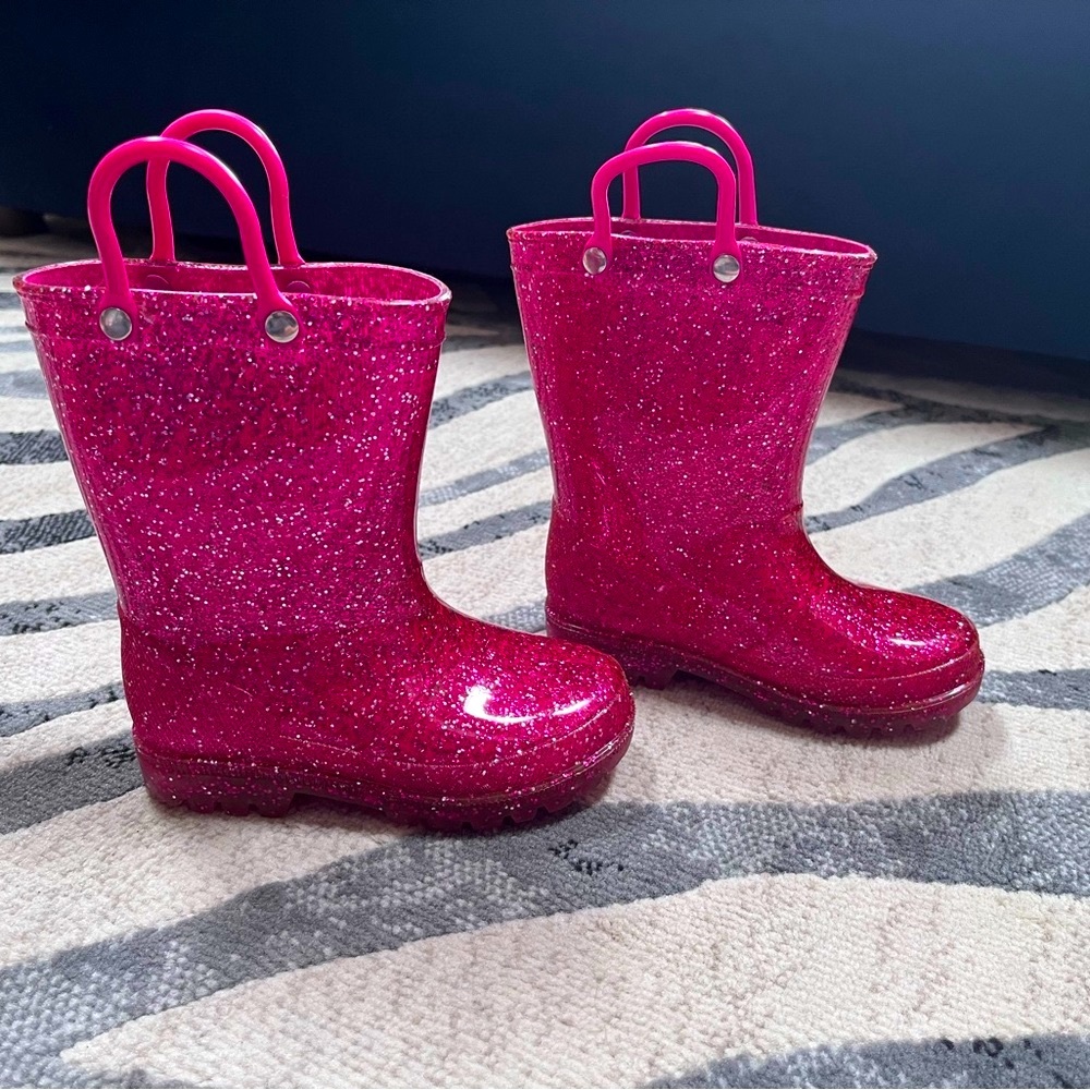 Glittery pink light up rain boots toddler size 8 super clean and cute
